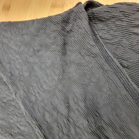 Lululemon Size 4 Rest Less Pullover Crew Neck Black Textured Long Sleeve Top - Picture 6 of 7